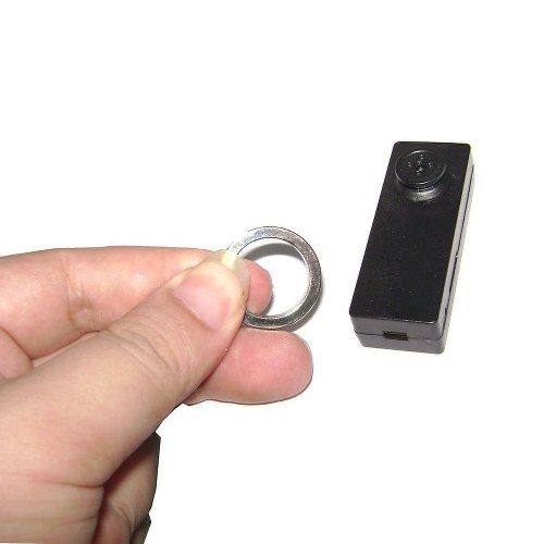 מצלמת כפתור קטנה עם הפעלה באמצעות טבעת