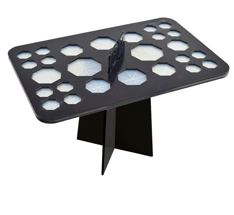 מתקן יחודי ליבוש ואכסון מברשות איפור