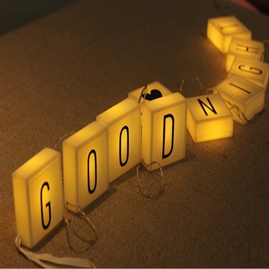 קוביות תאורה עם אותיות